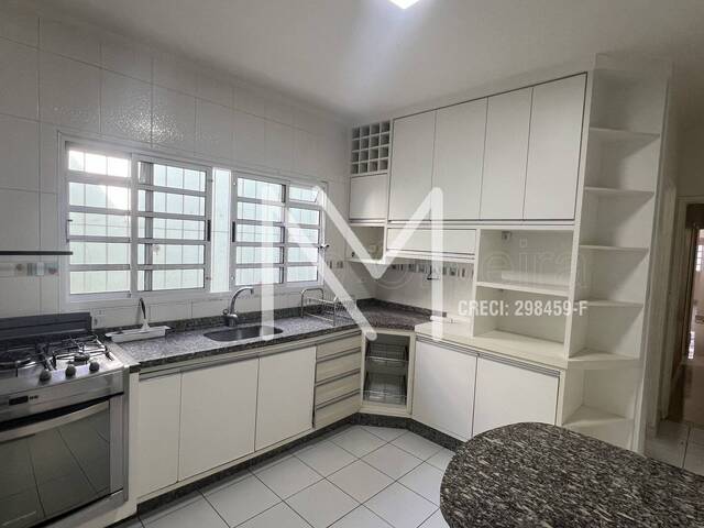 Sobrado para Venda em São José dos Campos - 4